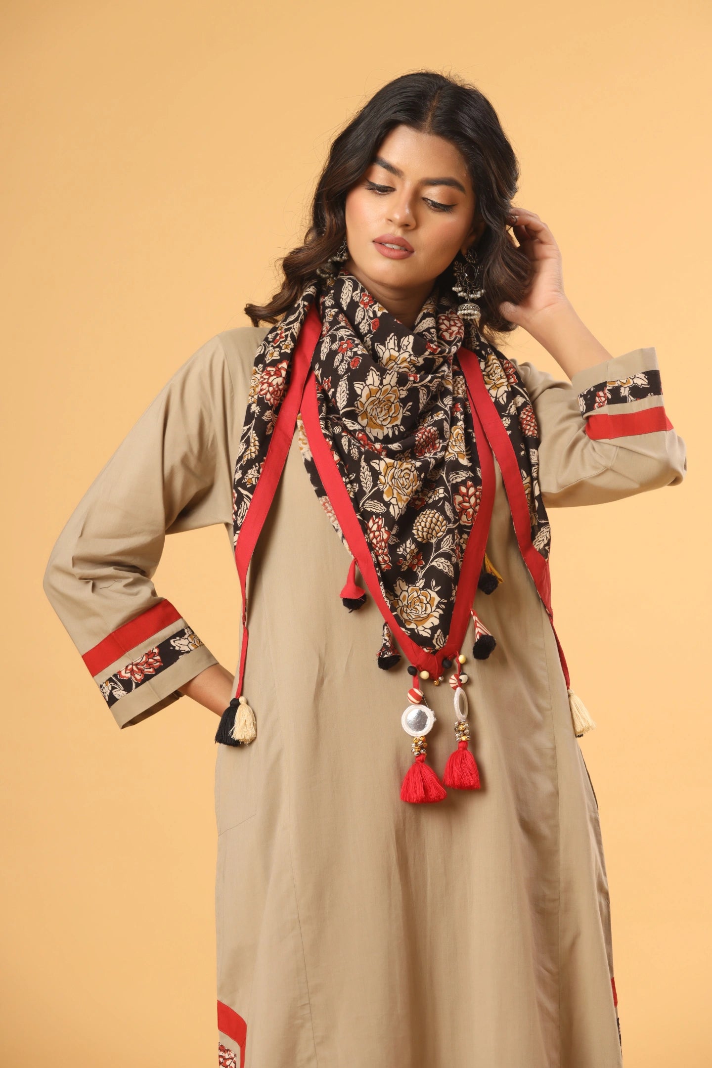 Laal Kinara (Pants and stole included)