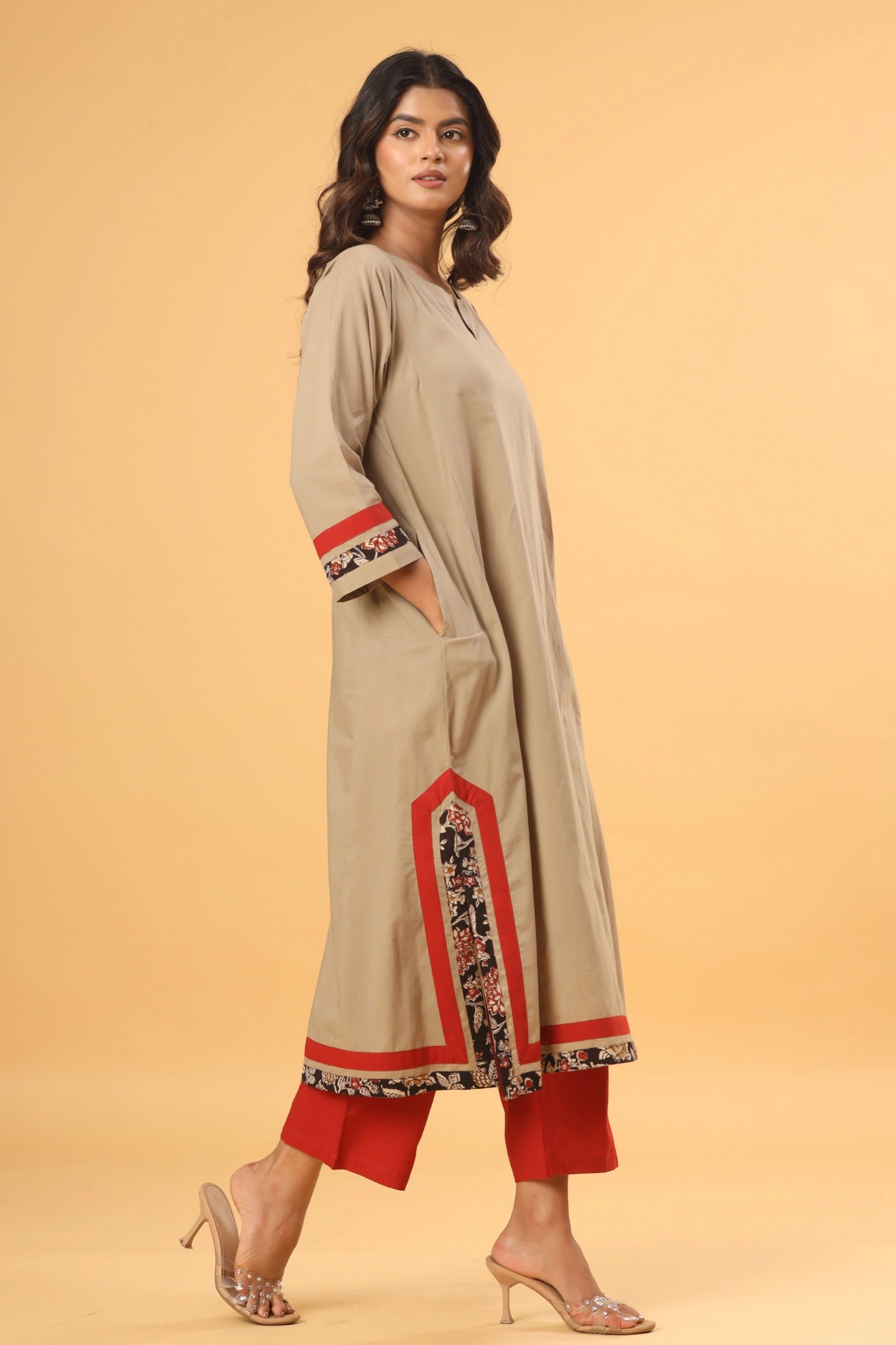 Laal Kinara (Pants and stole included)