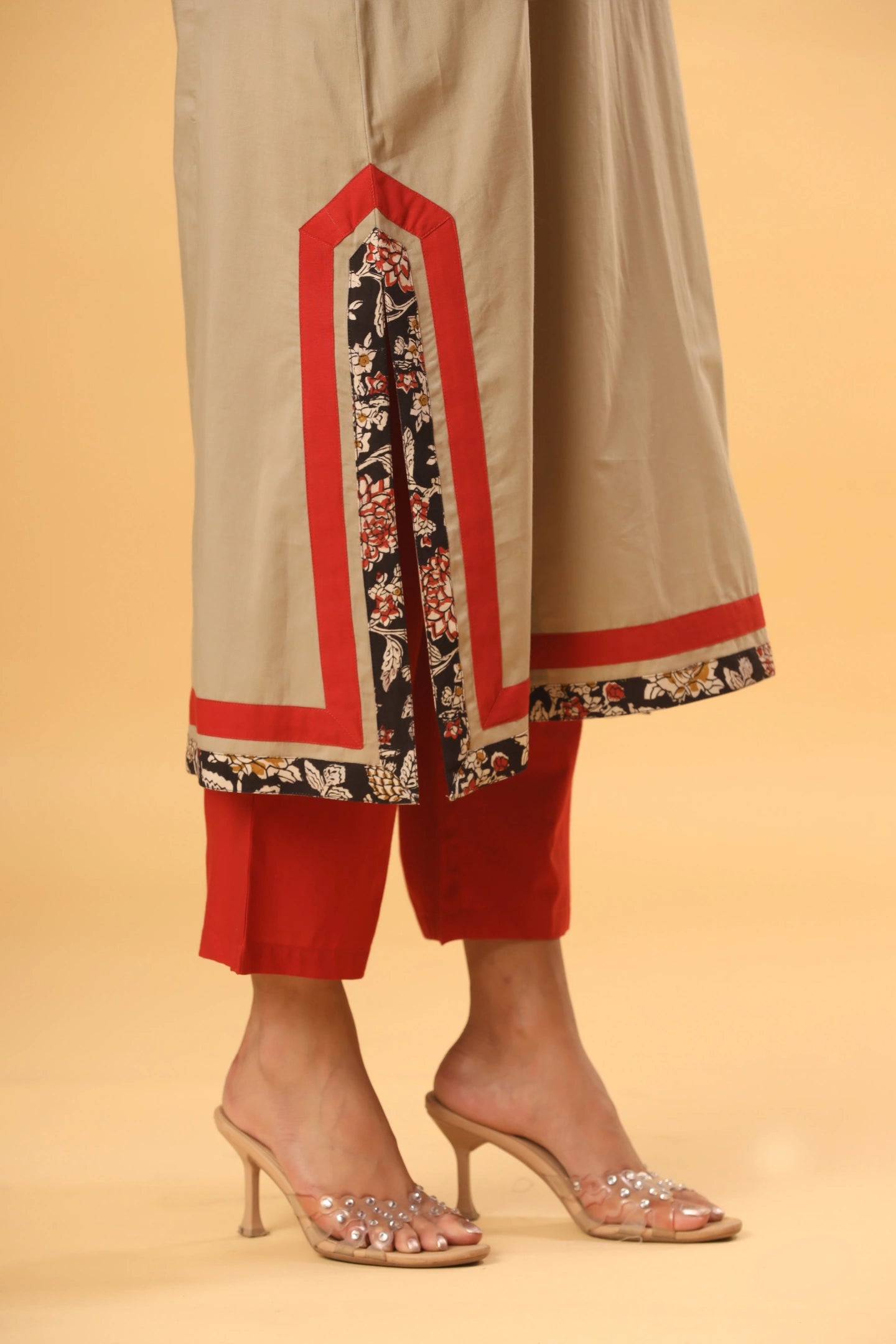 Laal Kinara (Pants and stole included)