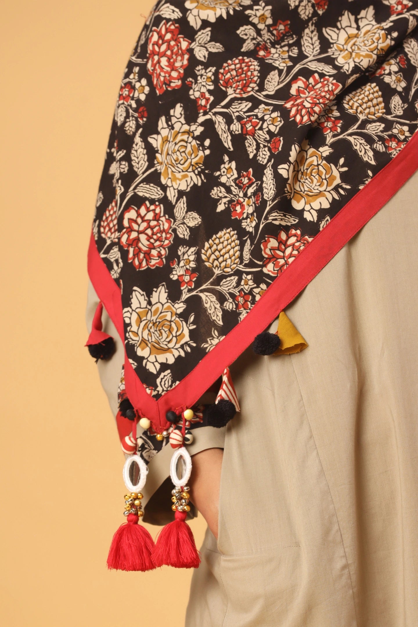 Laal Kinara (Pants and stole included)