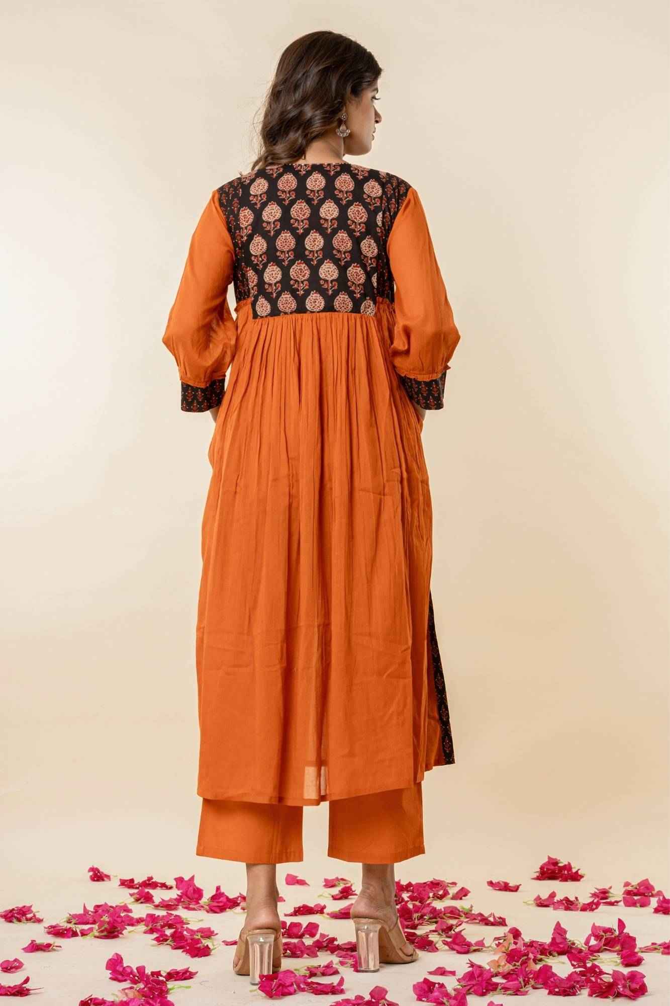 Amber Charm Gathered Kurta (Set of 2)