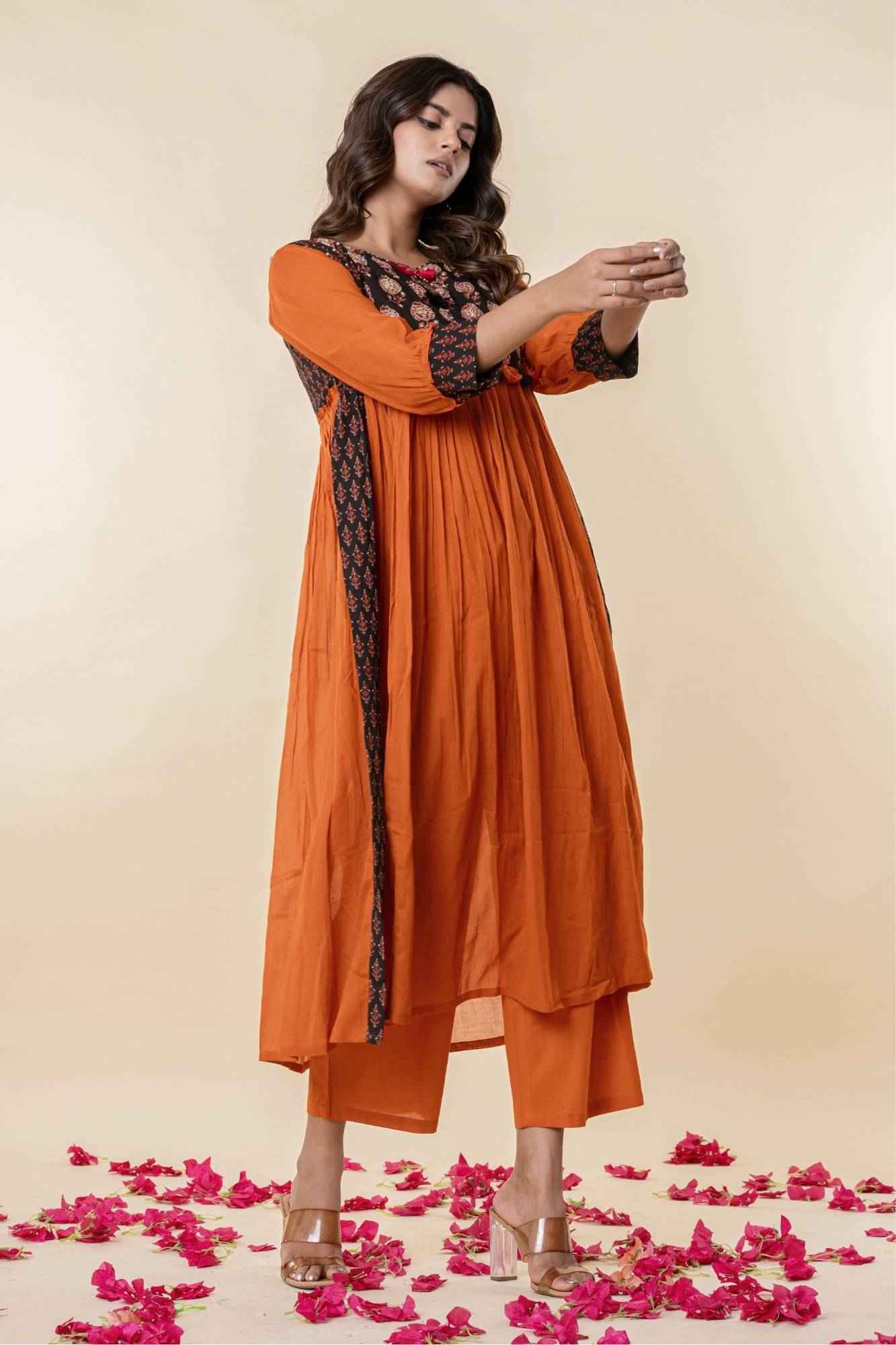 Amber Charm Gathered Kurta (Set of 2)