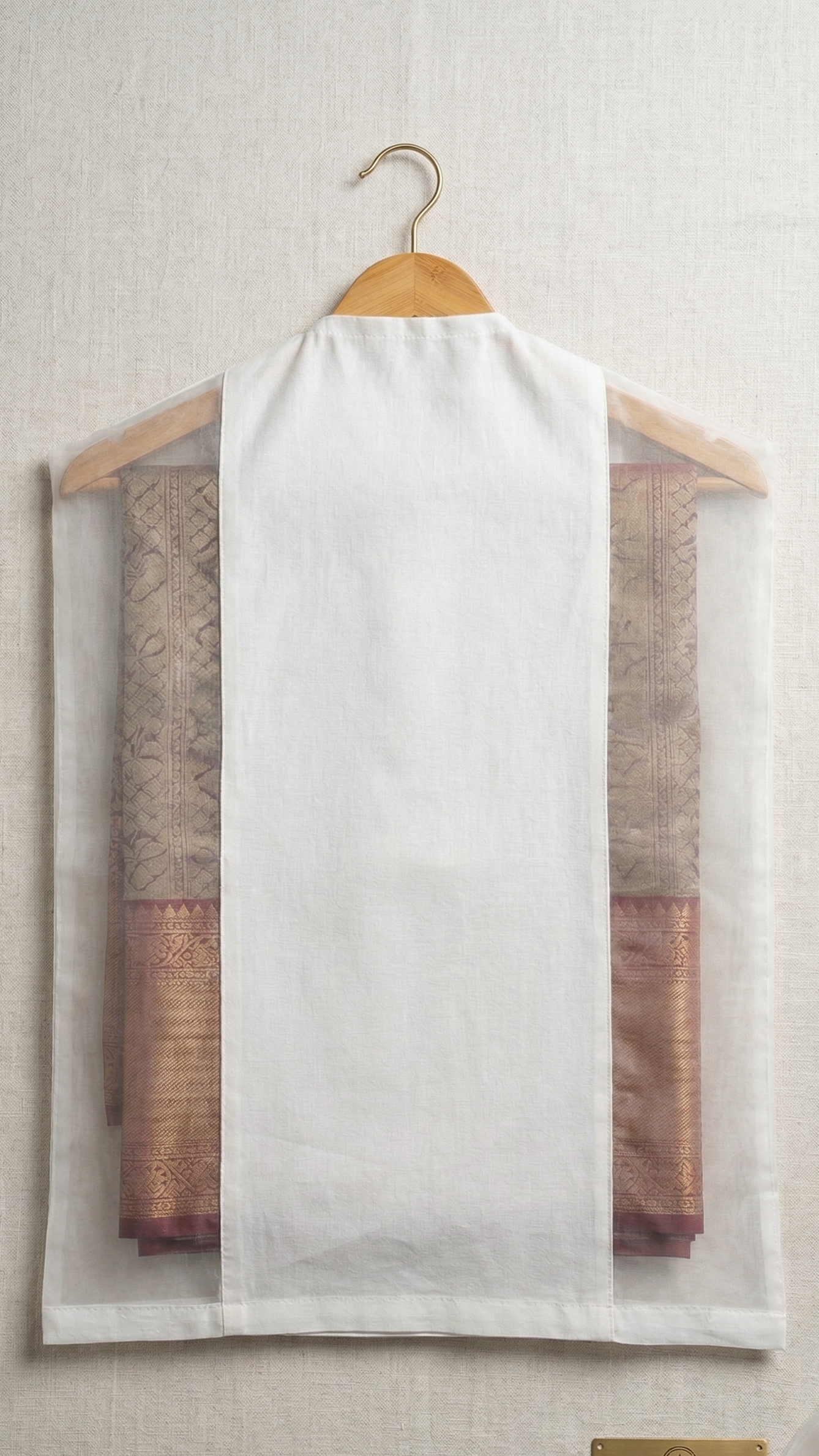 SAREE COVER IN WHITE AN TRANSLUCIENT FABRIC