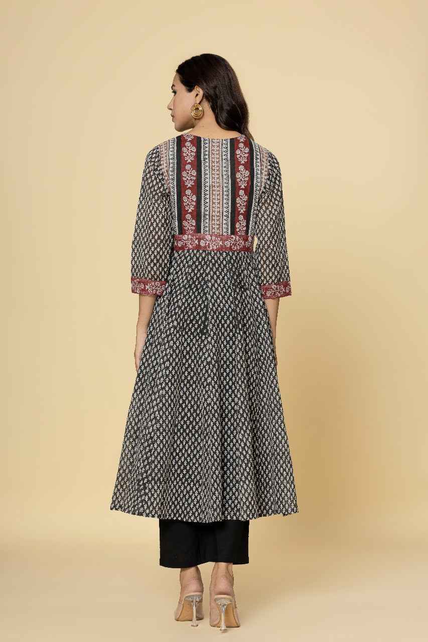 (Set of 2) Naksh Black And White Kalidar Kurta With Pants