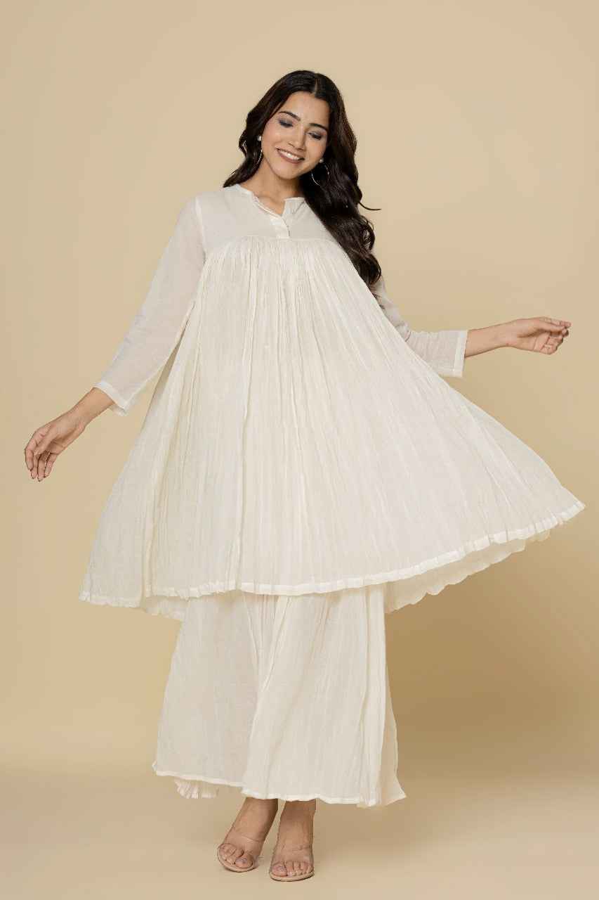 (Set of 2) Naksh White Mulmul Gathered Kurta And Sharara