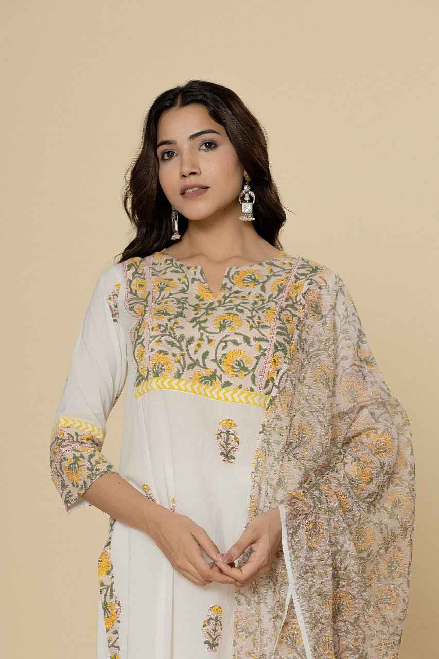 (Set of 2) Naksh Off-White Straight Kurta And Dupatta