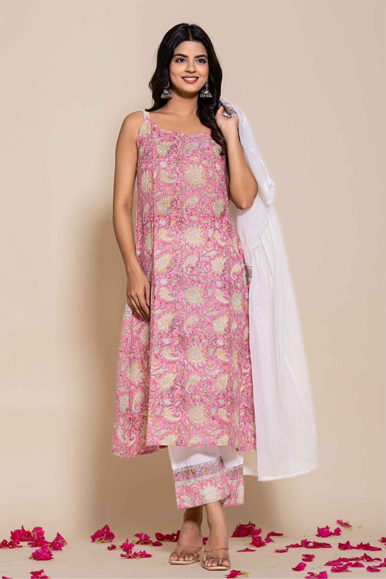 (Set of 2) Naksh White Kota Doriya Kurta With Printed Inner And Pants