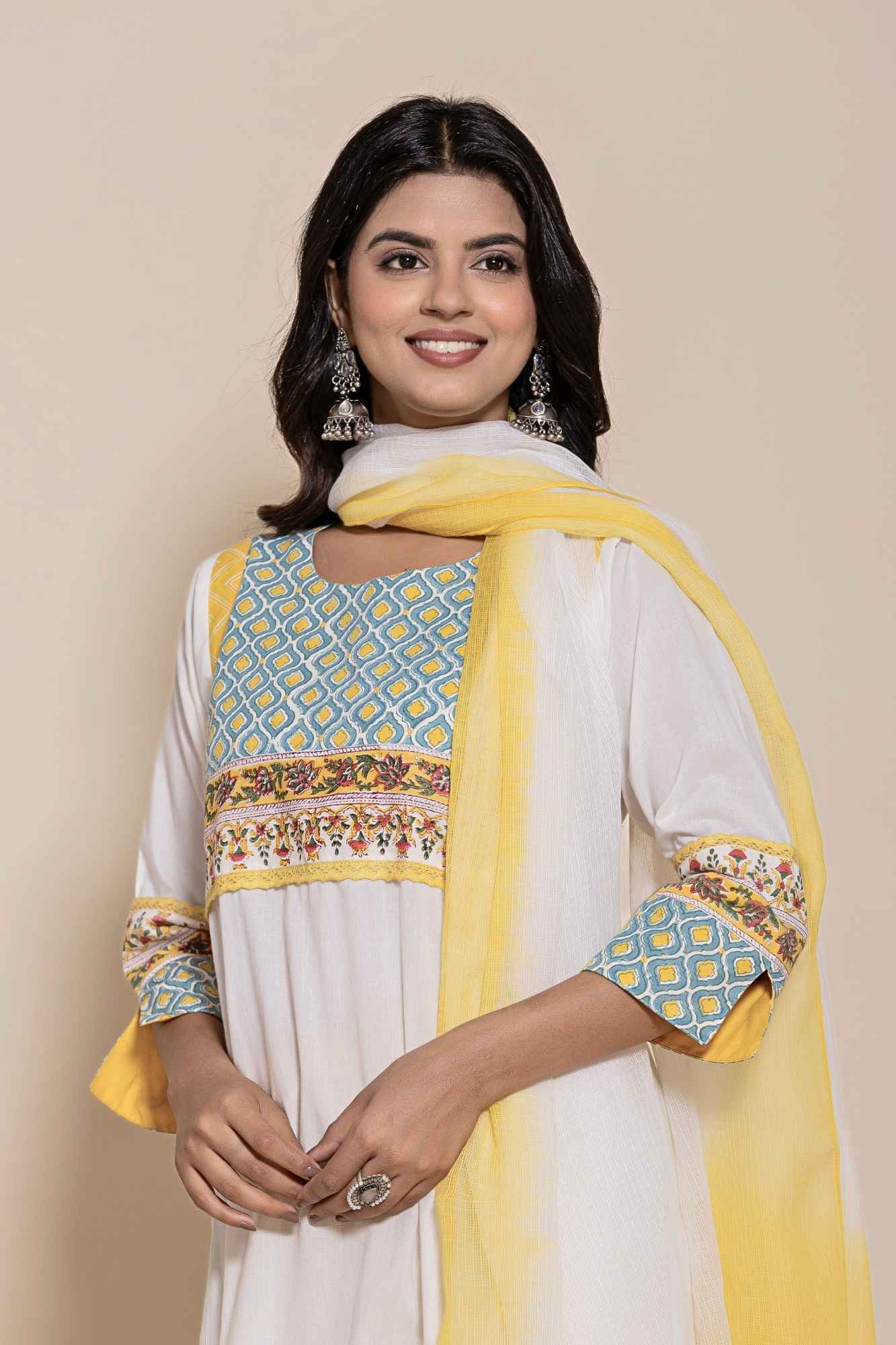 (Set of 2) Naksh White Cotton Kurta Pants And Shaded Dupatta